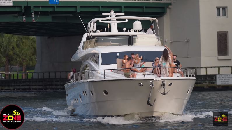 Boat Zone Chicas Haciendo Twerk Se Apoderan Del Miami River
